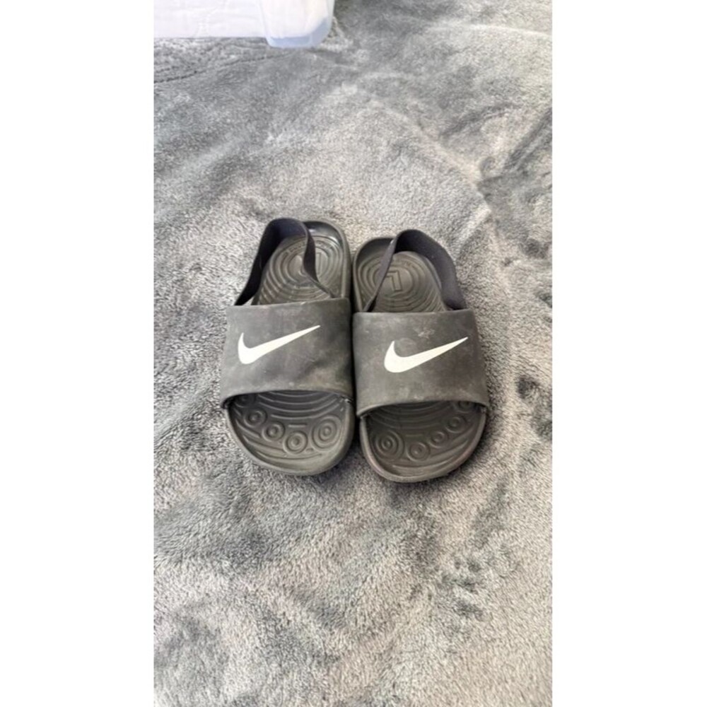 Nike sandals size 10